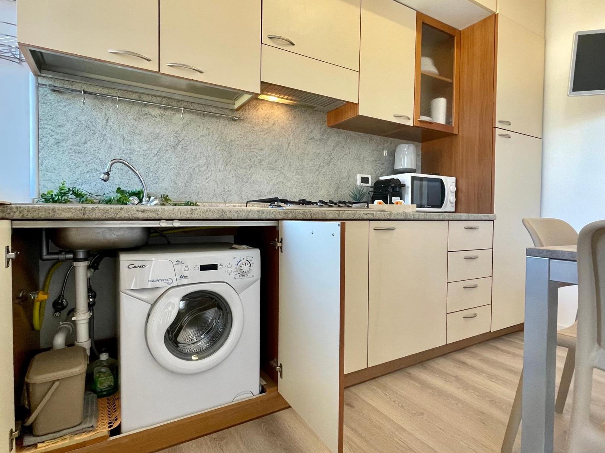 150Mt Dal Mare Monolocale In Centro Con Vista Aperta, Wi-Fi E A/C Apartment โลอาโน ภายนอก รูปภาพ